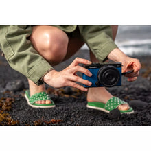 Cargar imagen en el visor de la galería, Panasonic Lumix DC-S9 (Black) Body